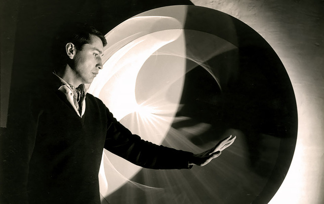 ������������ �������� ���������� ��������� Lexus Hybrid Art