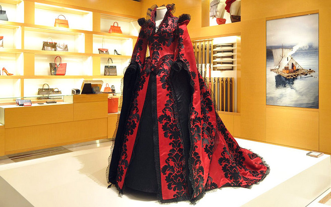 �������� A Tale of Costumes � ���� � �������